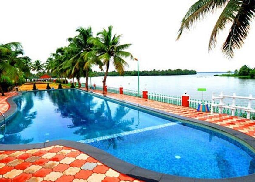 Kerala Kumarakom Pool