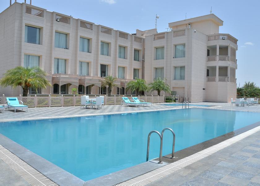 Rajasthan Neemrana Pool