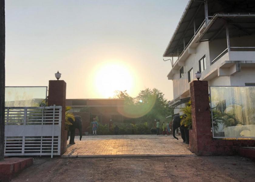 Maharashtra Jalgaon Hotel Exterior