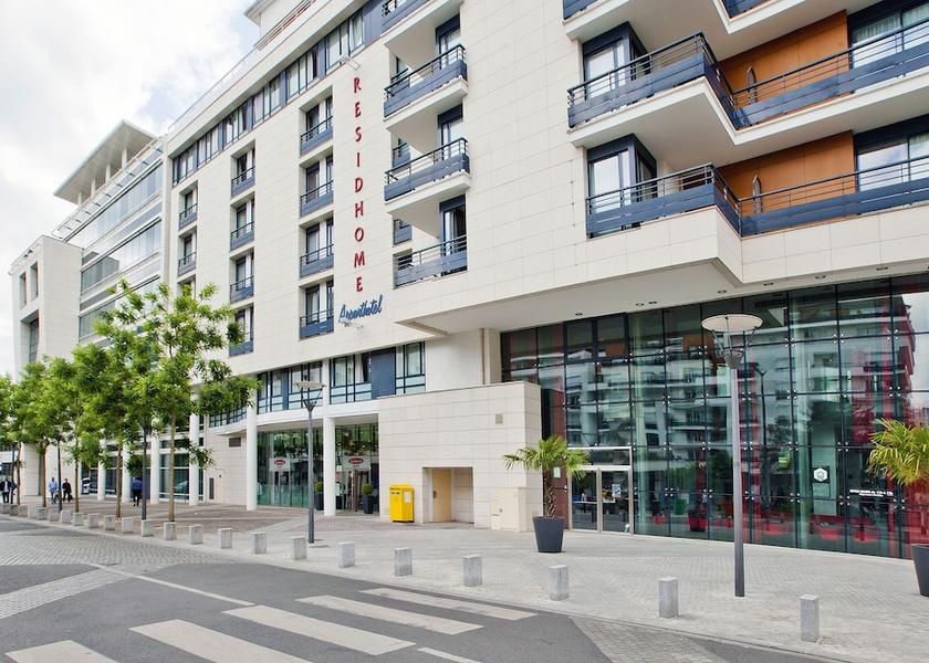 Île-de-France Bois-Colombes Front of property