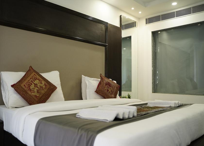 Delhi Delhi Family Room