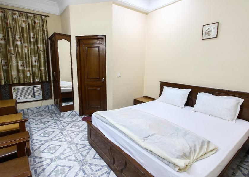 Uttar Pradesh Vrindavan Double Bed Room