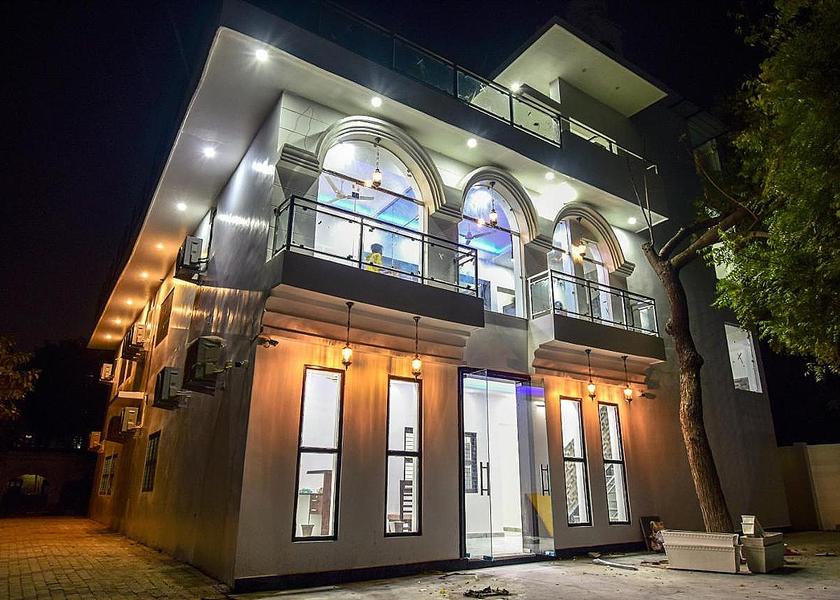 Uttar Pradesh Prayagraj Hotel Exterior