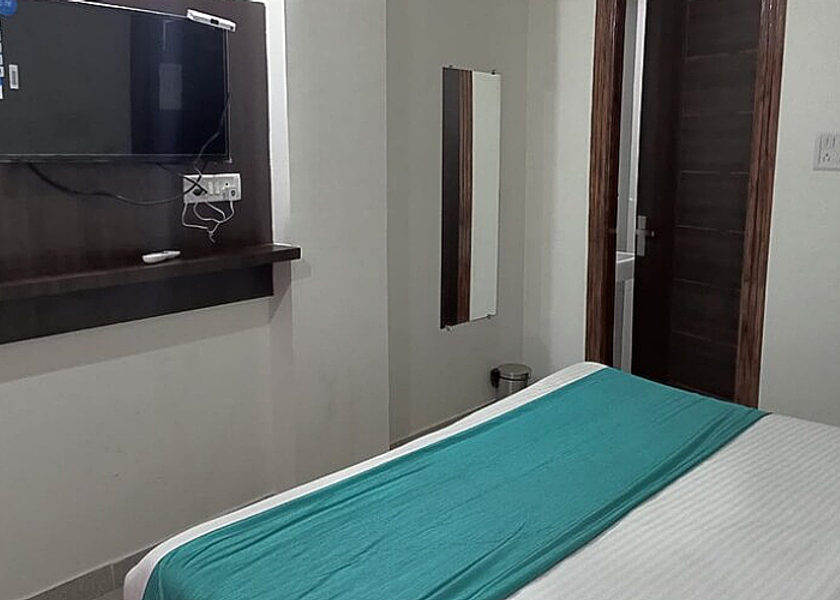 Uttarakhand Rishikesh guest room