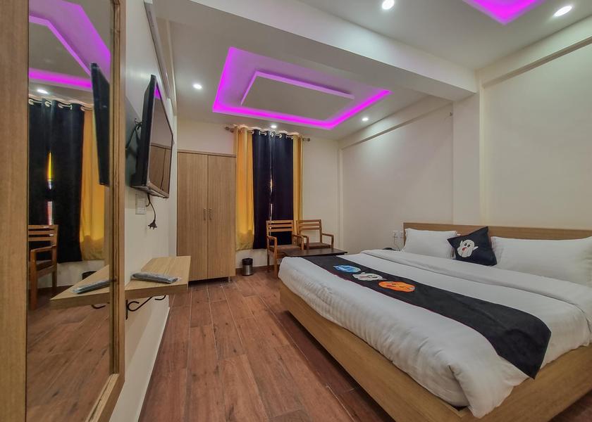 Uttarakhand Nainital Super Happy Room