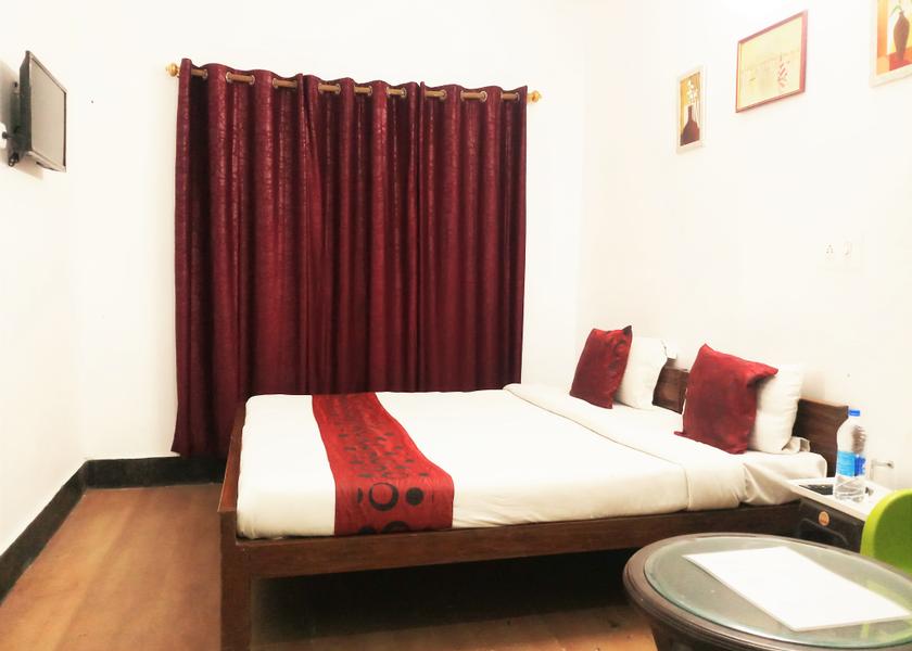 Uttarakhand Nainital Standard Room