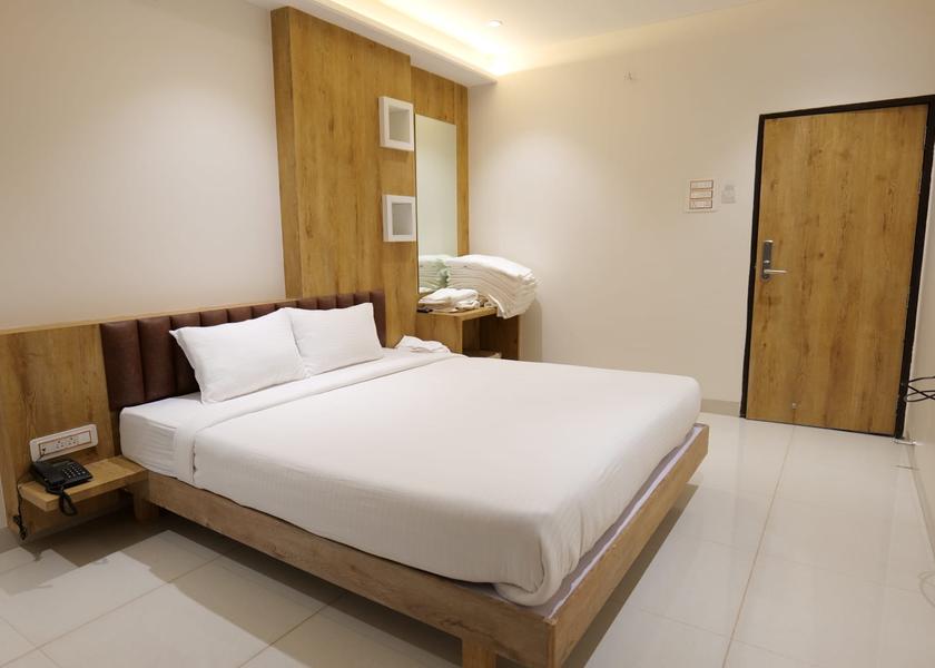 Maharashtra Ahmednagar Deluxe Room