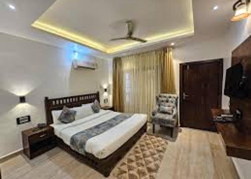 Madhya Pradesh Pachmarhi Public Areas