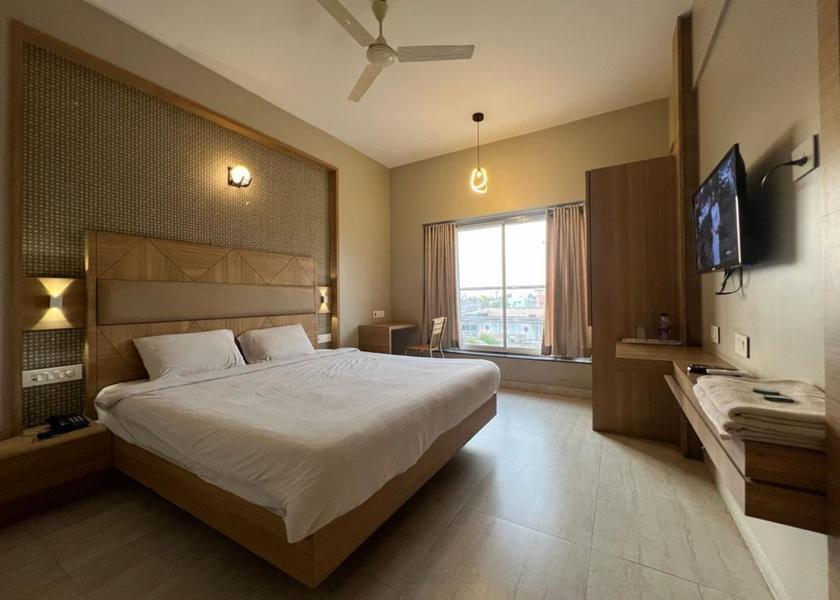 Maharashtra Karad Executive Room Ac