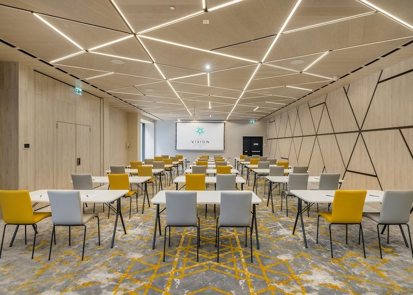  Budapest Meeting Room