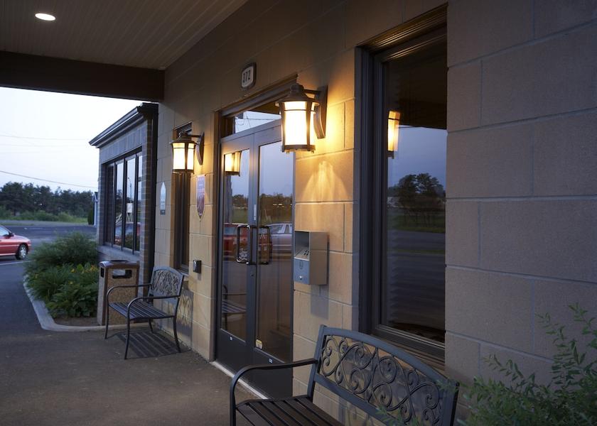 Quebec Saint-Apollinaire Entrance