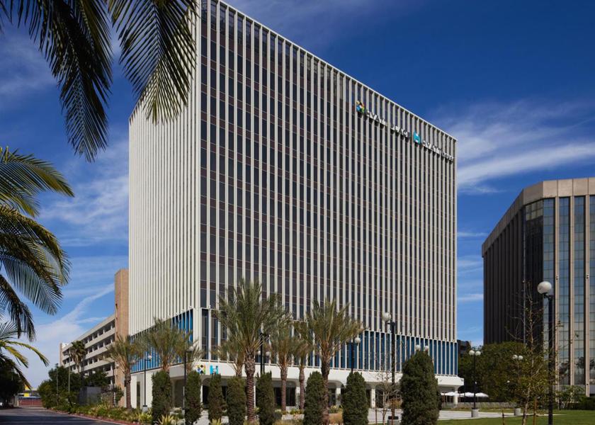 California Los Angeles Hotel Exterior