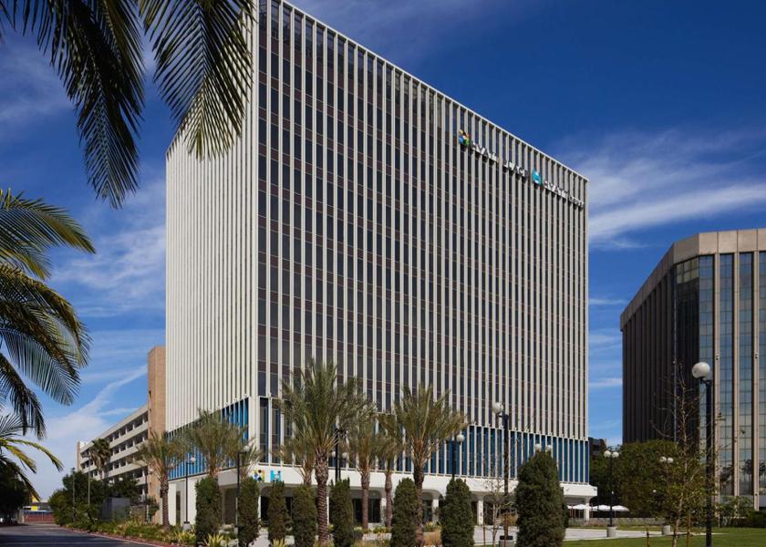 California Los Angeles Hotel Exterior