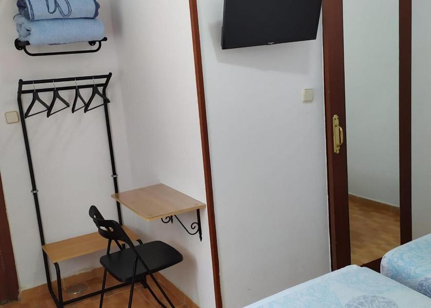 Community of Madrid Madrid Twin Room with Private Bathroom - Non Smoking