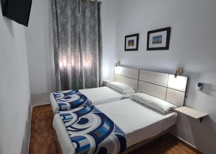 Community of Madrid Madrid Twin Room with Private Bathroom - Non Smoking