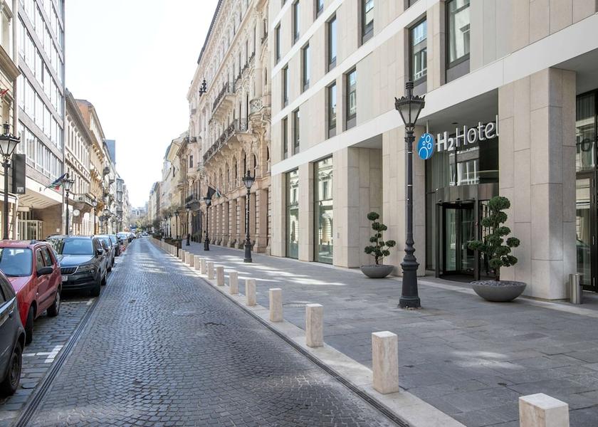  Budapest Exterior