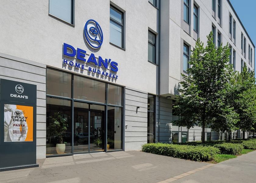  Budapest Property entrance