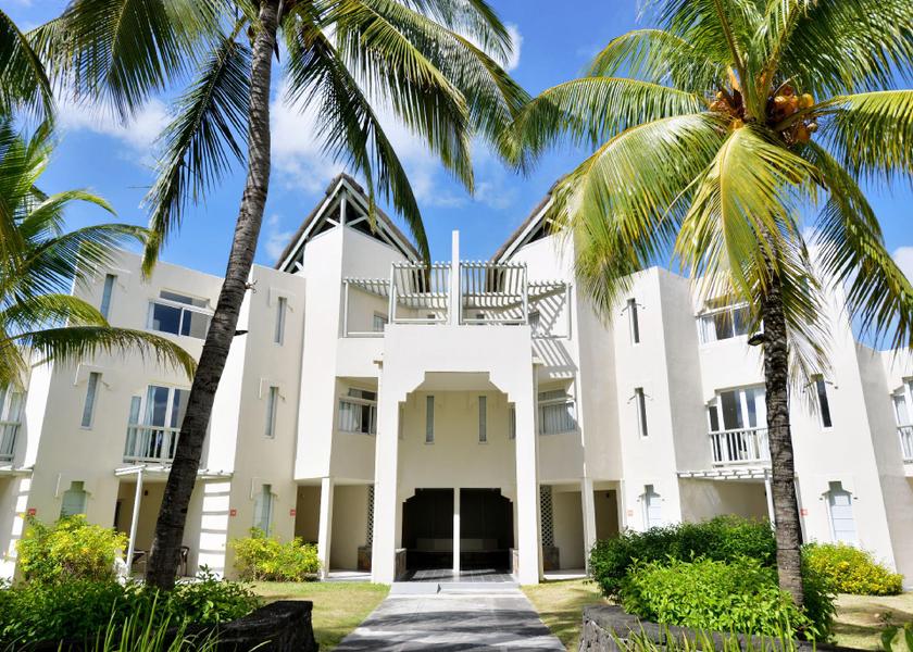  Belle Mare Hotel Exterior