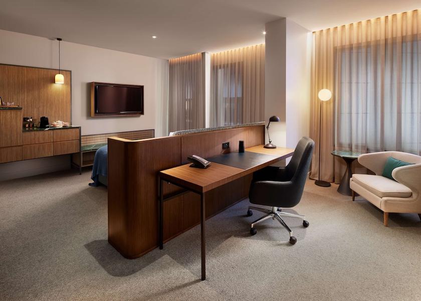 Victoria Melbourne Room