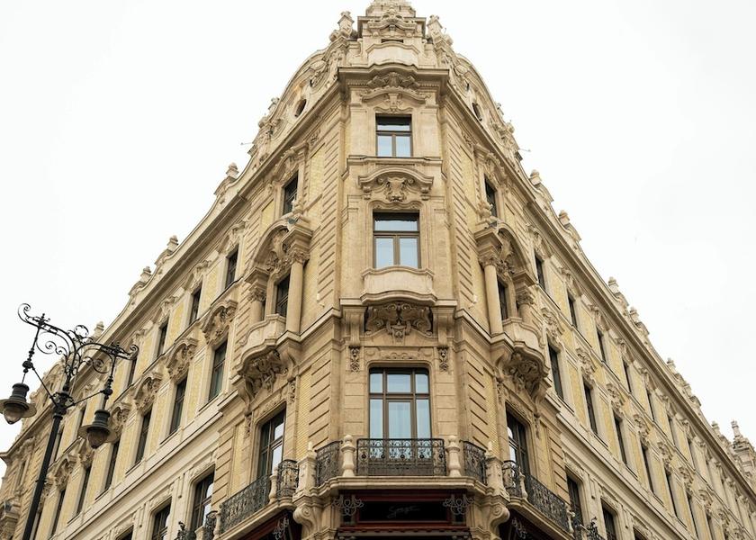  Budapest Exterior