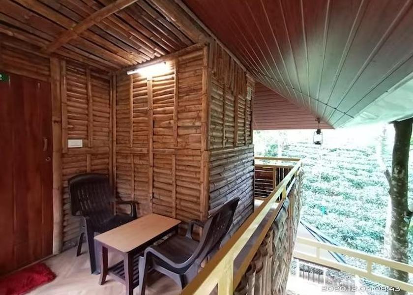 Kerala Munnar Wooden Hut Room