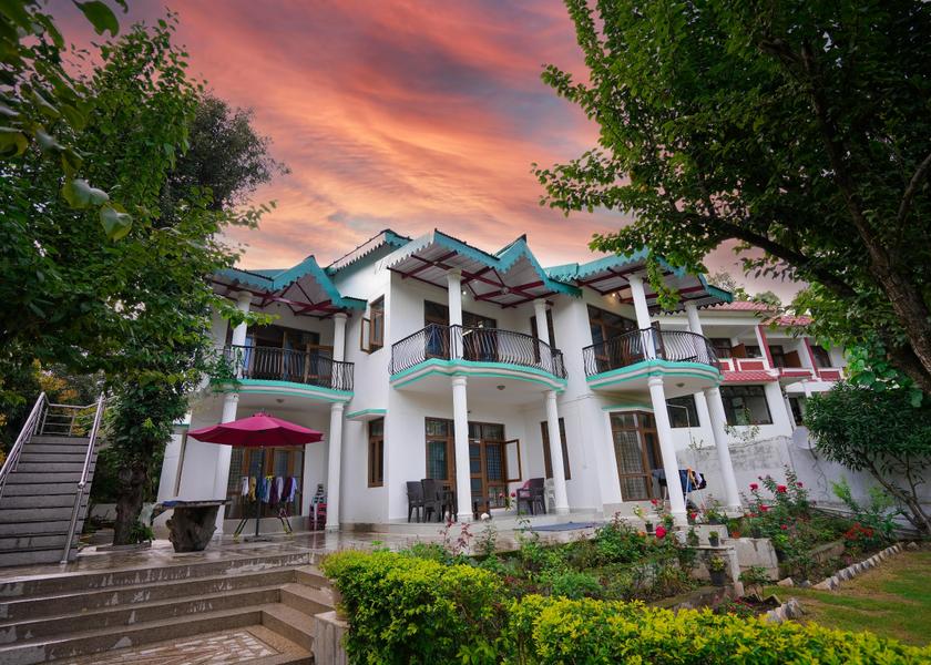 Uttarakhand Bhimtal Hotel Exterior