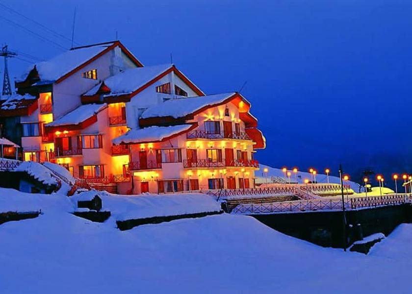 Uttarakhand Auli Laga Salude Hotel View