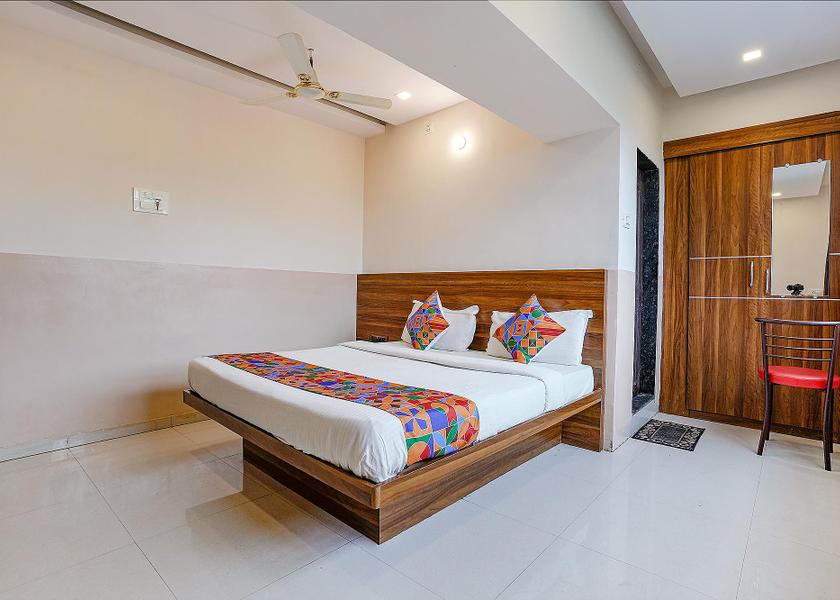 Maharashtra Pune Deluxe Room