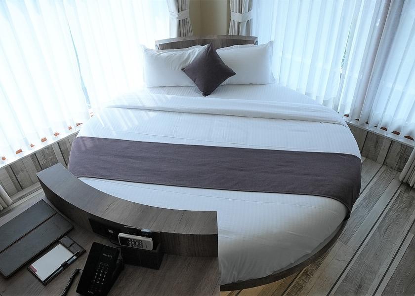 Gujarat Surat POSH ROOM