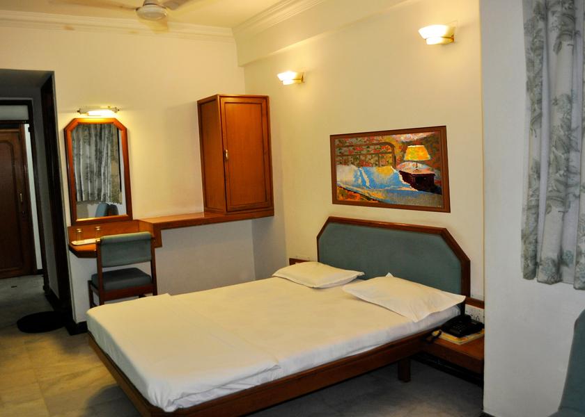 Gujarat Vadodara Deluxe AC Room