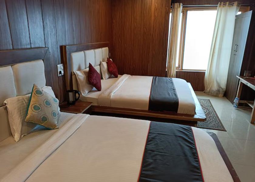Uttarakhand Dhanaulti Premium Family Room with Himalayan View