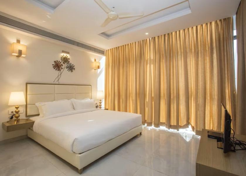 Maharashtra Karad Deluxe Room AC