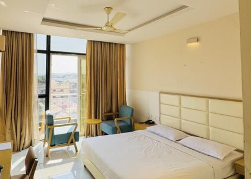 Maharashtra Karad Deluxe Room AC