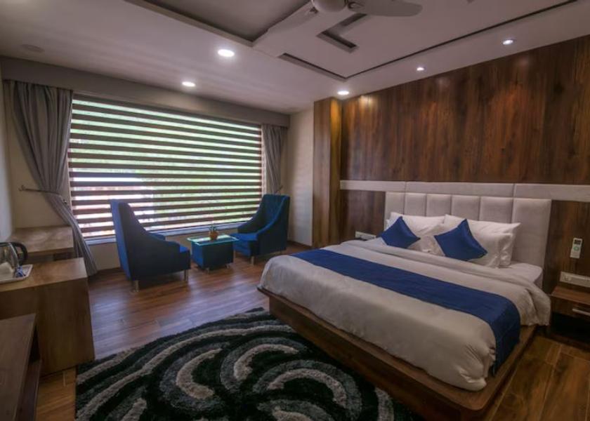 Himachal Pradesh Dharamshala King Room with Balcony