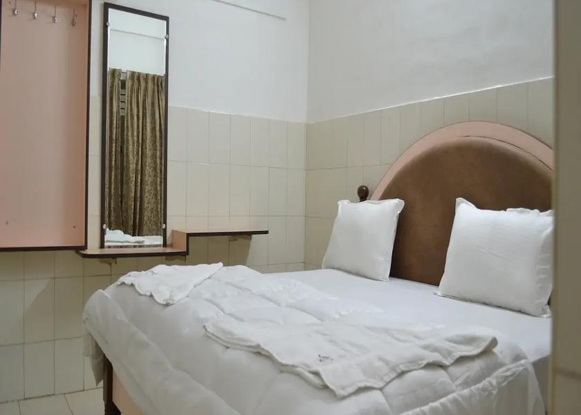 Andhra Pradesh Nellore Deluxe AC Room