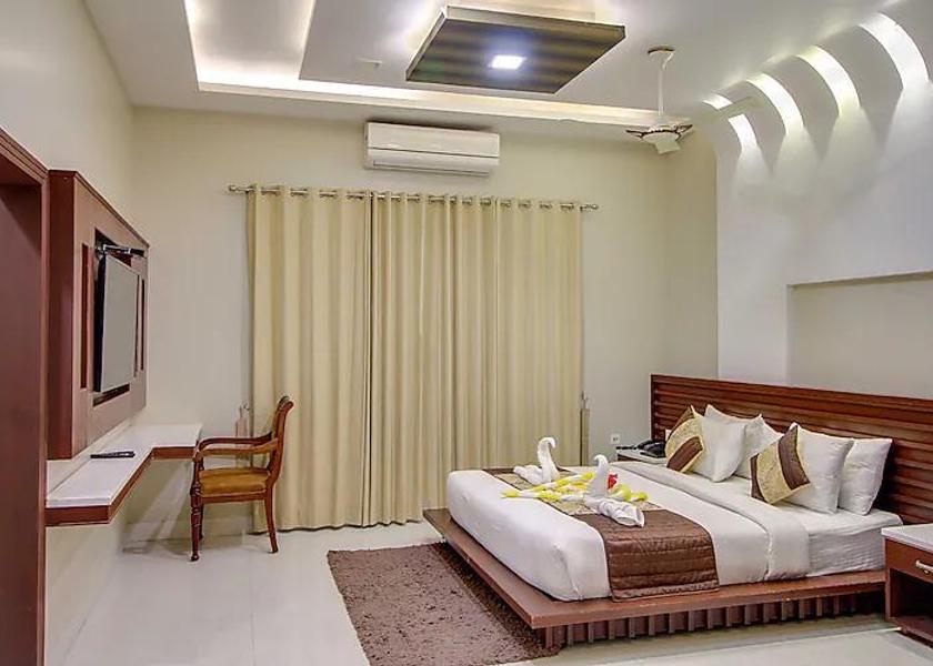 Uttarakhand Dhikuli Bathtub Room
