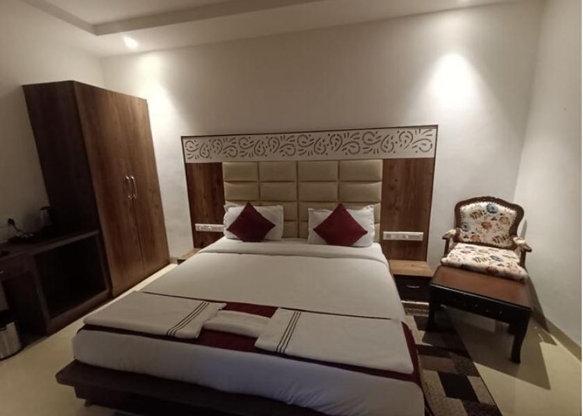 Himachal Pradesh Dharamshala Premium Room with Balcony and Mountain View