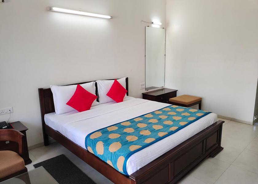 Maharashtra Shirdi King Room