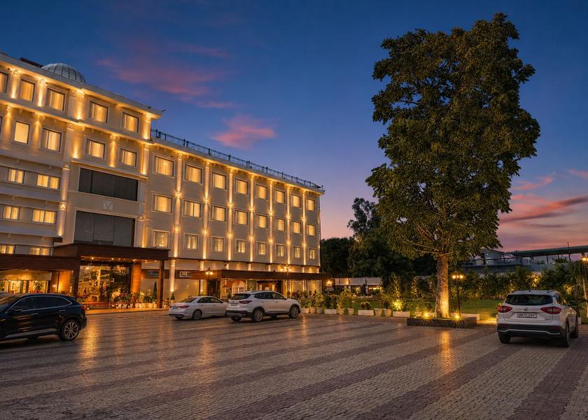 Uttarakhand Dehradun Hotel Exterior