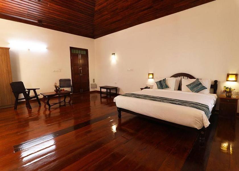 Kerala Kumarakom Heritage Bungalow Room