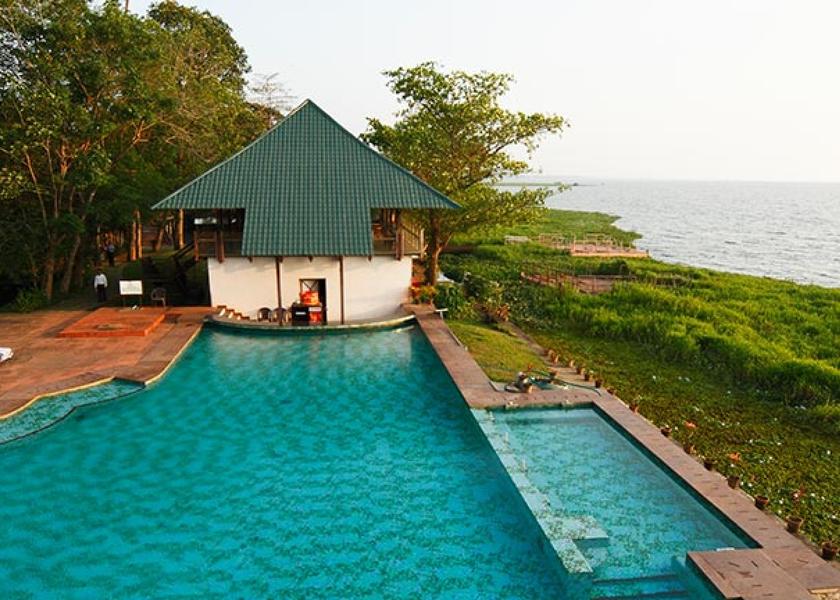 Kerala Kumarakom Pool