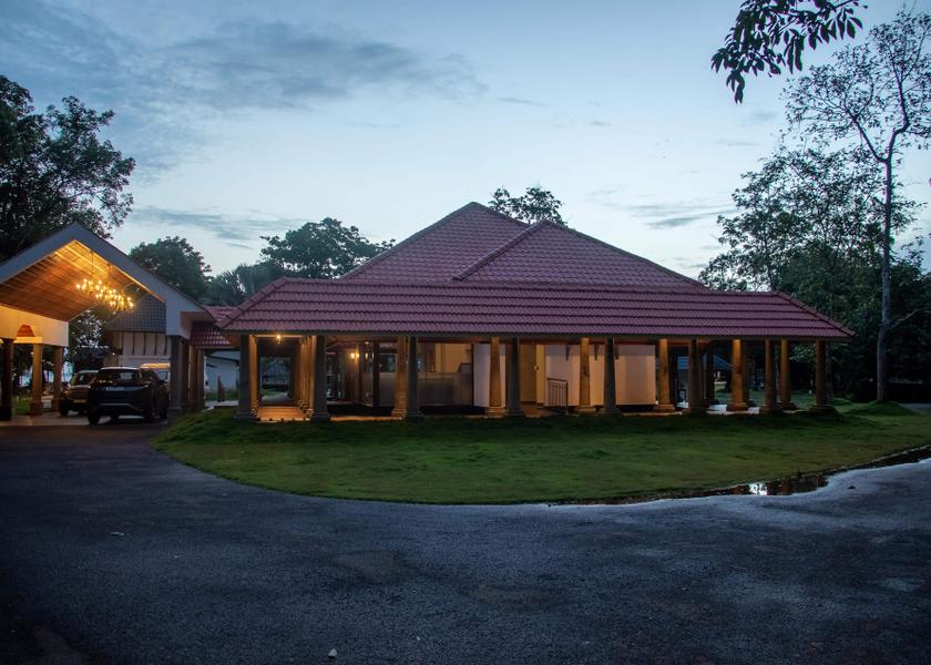 Kerala Kumarakom Hotel Exterior