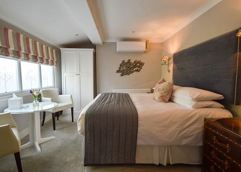 England New Milton Room