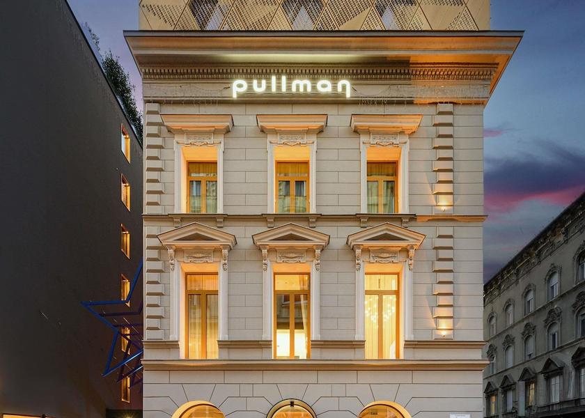  Budapest Exterior