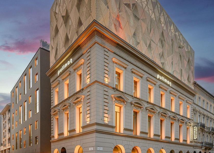 Budapest Exterior