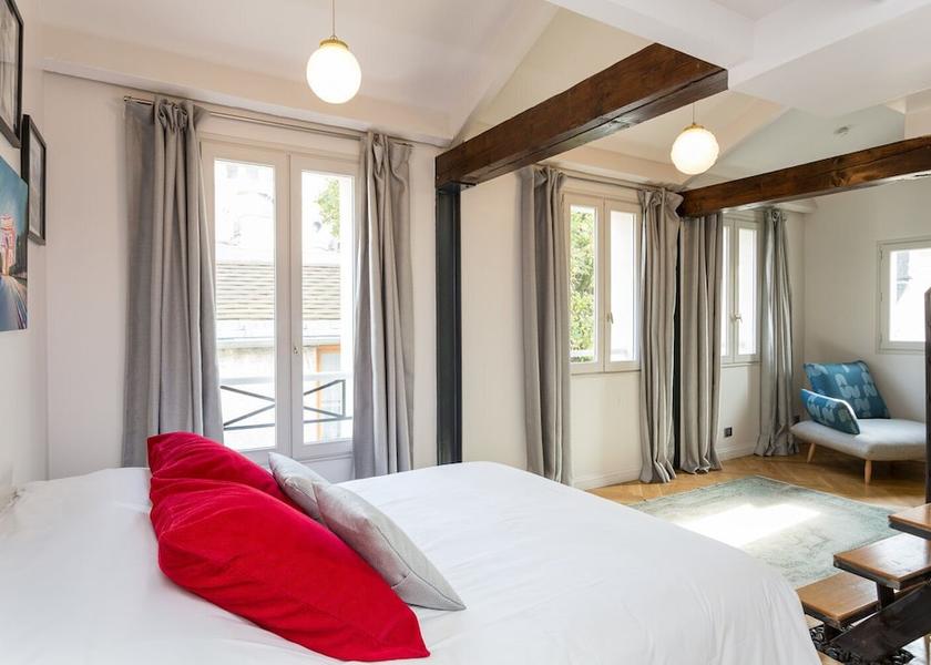 Ile-de-France Paris Room