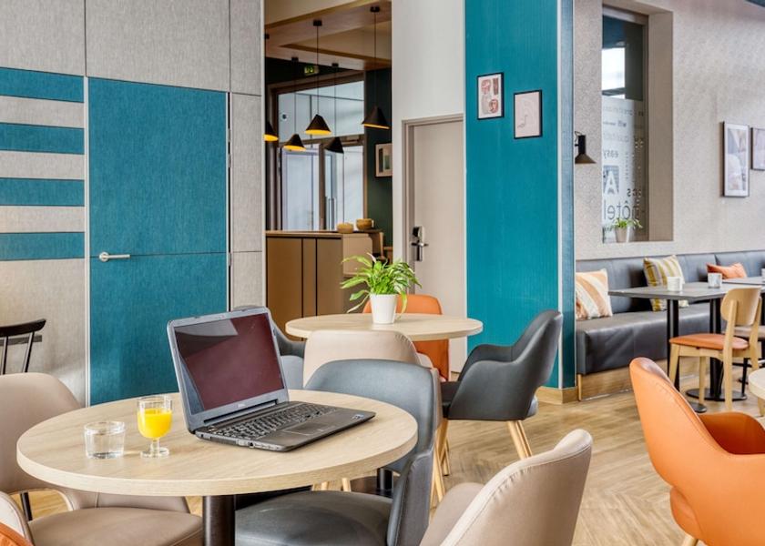 Ile-de-France Clichy Lobby