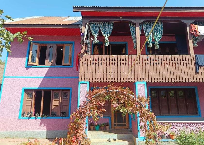 Jammu and Kashmir Hajibal Hotel Exterior