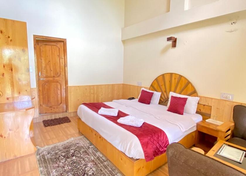 Himachal Pradesh Kasol Premium Room with River and Mountain View with Varnda