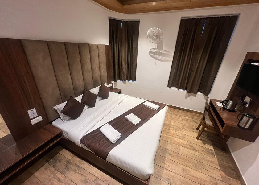 Himachal Pradesh Shimla Deluxe Room (Upto 3 people)